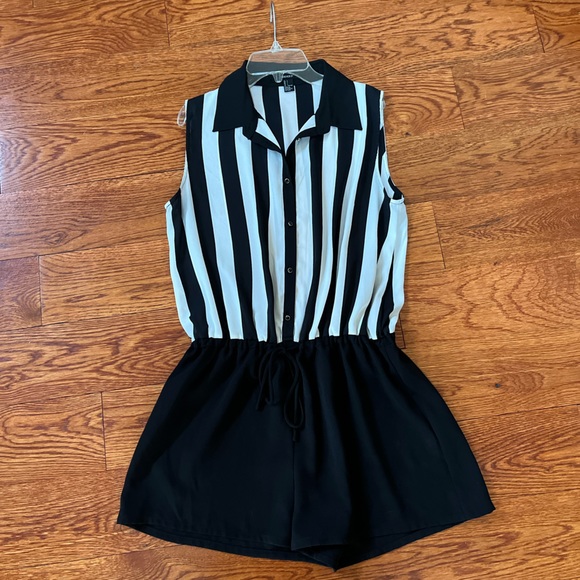 Forever 21 Black And White Stripe One-Piece Romper Size L - Picture 10 of 11